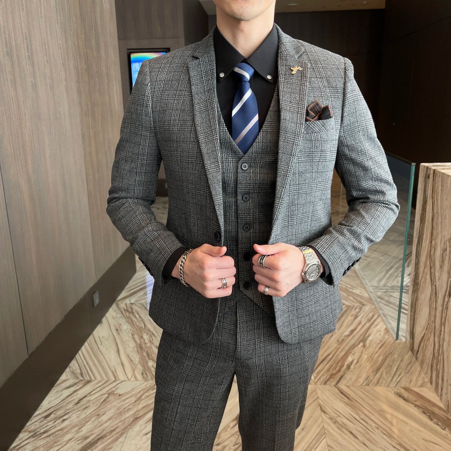 British Plaid Three‑Piece Suit – Slim Fit Edition